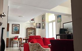 The Artist'S Home